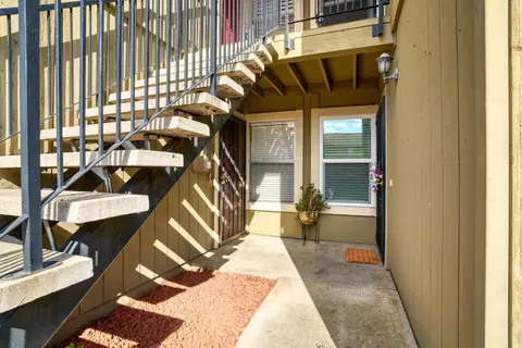 Exterior - 480 Cherry Ln #C, Manteca, CA 95337 photo 5 of 9