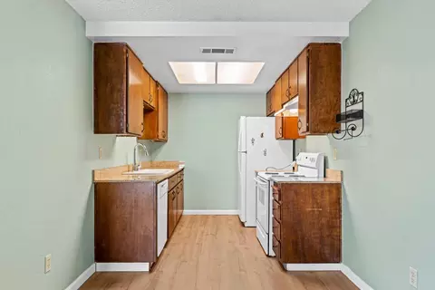 Kitchen - 480 Cherry Ln #C, Manteca, CA 95337 photo 1 of 3