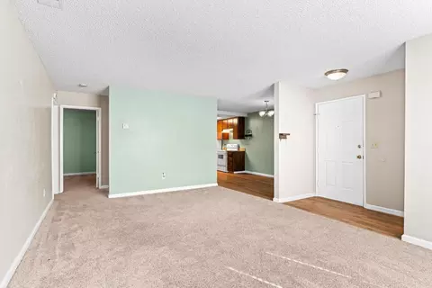 Living - 480 Cherry Ln #C, Manteca, CA 95337 photo 2 of 3