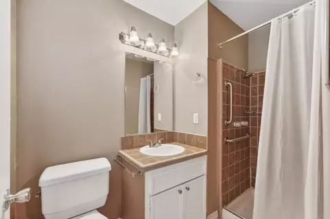 Bath - 1020 Newkirk Way, Modesto, CA 95355 photo 2 of 2