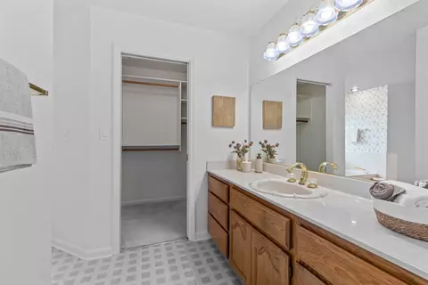 Bath - 3729 Springcreek Dr, Modesto, CA 95355 photo 4 of 9