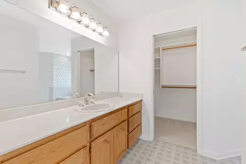 Bath - 3729 Springcreek Dr, Modesto, CA 95355 photo 7 of 9