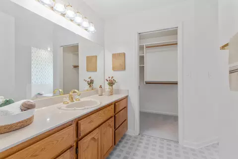 Bath - 3729 Springcreek Dr, Modesto, CA 95355 photo 6 of 9