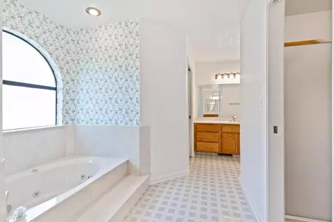 Bath - 3729 Springcreek Dr, Modesto, CA 95355 photo 8 of 9