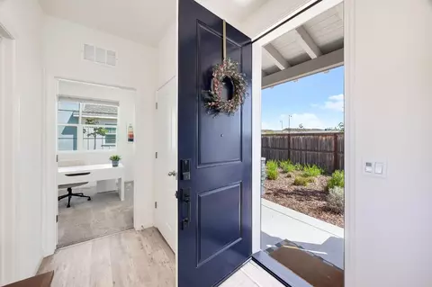 Entry Way - 3188 Sunny Gate Ln, Folsom, CA 95630 photo 3 of 11