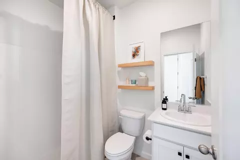 Bath - 3188 Sunny Gate Ln, Folsom, CA 95630 photo 1 of 5