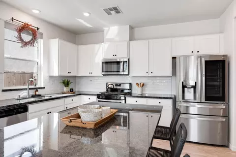 Kitchen - 3188 Sunny Gate Ln, Folsom, CA 95630 photo 4 of 7