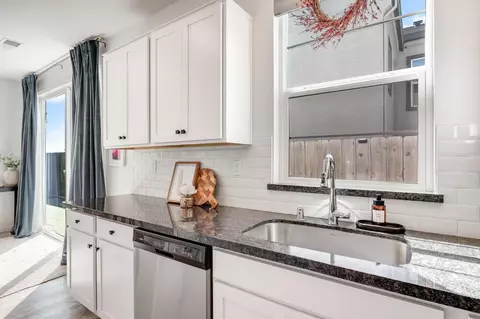 Kitchen - 3188 Sunny Gate Ln, Folsom, CA 95630 photo 3 of 7
