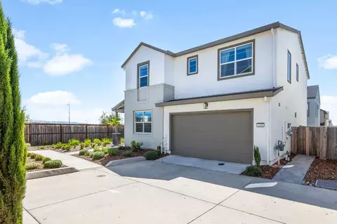 Exterior - 3188 Sunny Gate Ln, Folsom, CA 95630 photo 5 of 14