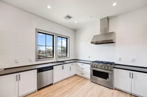 Kitchen - 3188 Sunny Gate Ln, Folsom, CA 95630 photo 6 of 7