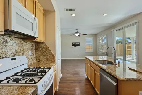 Kitchen - 2236 Sabrina Way, Tracy, CA 95377 photo 4 of 5
