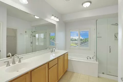 Bath - 2236 Sabrina Way, Tracy, CA 95377 photo 4 of 6