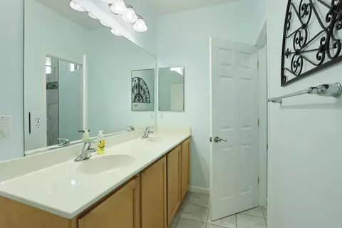 Bath - 2236 Sabrina Way, Tracy, CA 95377 photo 2 of 6