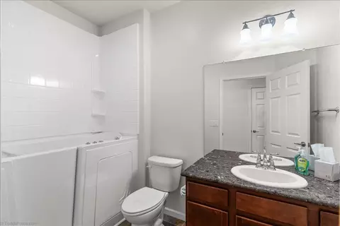 Bath - 2653 Steeple Run Ln, Manteca, CA 95336 photo 3 of 3