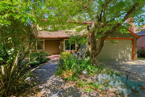 2630 Land Park Dr, Sacramento, CA 95818