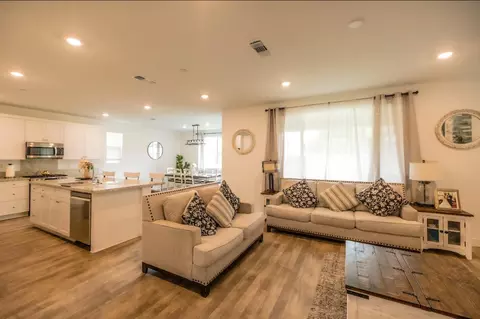 Entry Way - 441 Avendale Dr, Manteca, CA 95337 photo 2 of 3