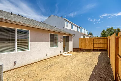 Exterior - 4077 Porton Ln, Carmichael, CA 95608 photo 4 of 4