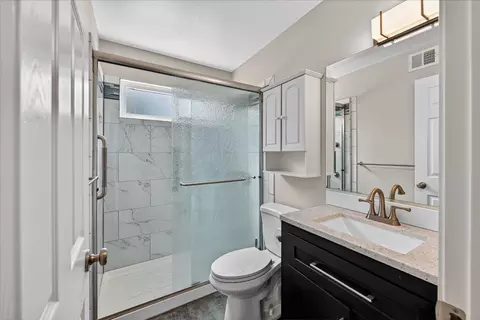 Bath - 261 Yosemite Dr, Livermore, CA 94551 photo 1 of 3