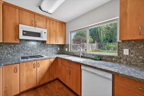 Kitchen - 261 Yosemite Dr, Livermore, CA 94551 photo 1 of 3
