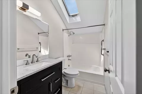 Bath - 261 Yosemite Dr, Livermore, CA 94551 photo 2 of 3