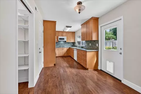 Kitchen - 261 Yosemite Dr, Livermore, CA 94551 photo 3 of 3