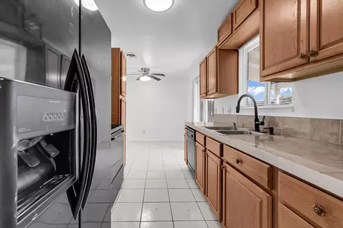 Kitchen - 320 Scout Way, Modesto, CA 95351 photo 2 of 3