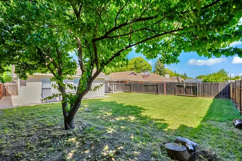 Exterior - 320 Scout Way, Modesto, CA 95351 photo 2 of 5