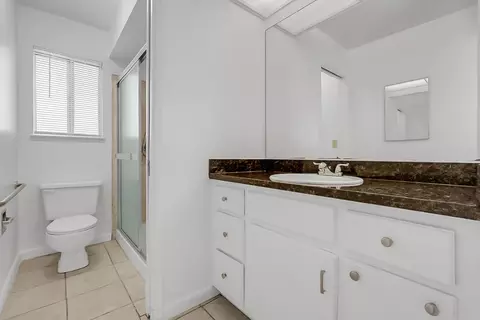 Bath - 320 Scout Way, Modesto, CA 95351 photo 2 of 3