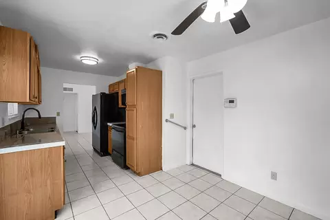 Kitchen - 320 Scout Way, Modesto, CA 95351 photo 3 of 3