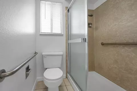 Bath - 320 Scout Way, Modesto, CA 95351 photo 3 of 3