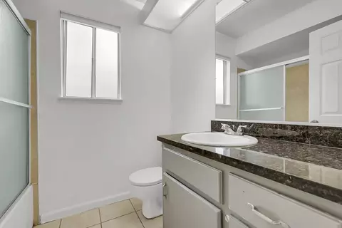 Bath - 320 Scout Way, Modesto, CA 95351 photo 1 of 3