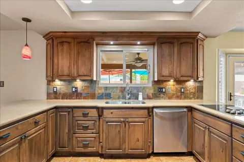 Kitchen - 1121 Pyrite Way, Modesto, CA 95355 photo 6 of 6