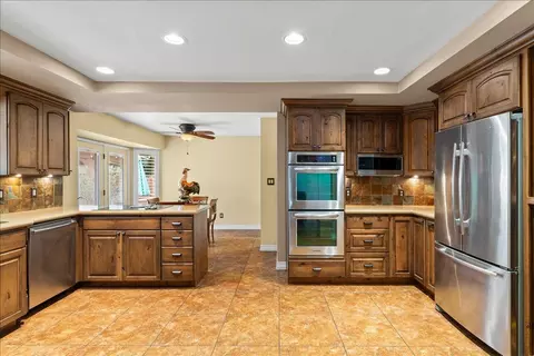 Kitchen - 1121 Pyrite Way, Modesto, CA 95355 photo 4 of 6