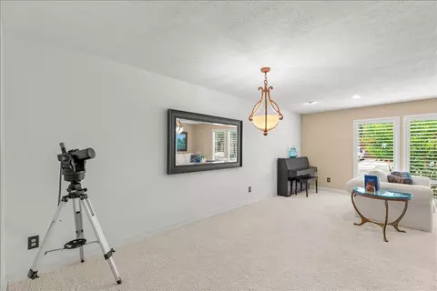 Living - 1121 Pyrite Way, Modesto, CA 95355 photo 3 of 4