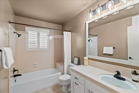 Bath - 1121 Pyrite Way, Modesto, CA 95355 photo 1 of 4