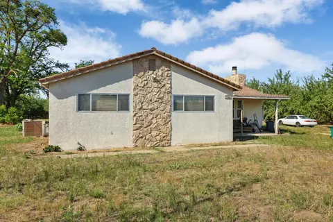 Exterior - 7769 E Lathrop Rd, Manteca, CA 95336 photo 4 of 7