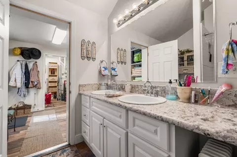 Bath - 3217 Pleasant Valley Rd, Placerville, CA 95667 photo 2 of 4