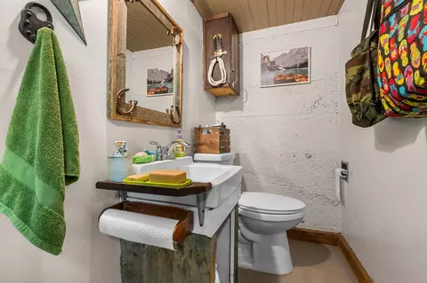 Bath - 3217 Pleasant Valley Rd, Placerville, CA 95667 photo 3 of 4