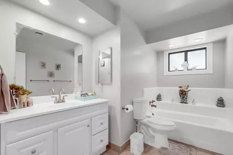 Bath - 2727 Buttonwillow Ave, Stockton, CA 95207 photo 1 of 2