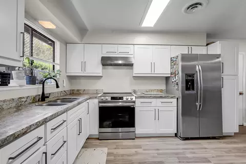 Kitchen - 2727 Buttonwillow Ave, Stockton, CA 95207 photo 3 of 3
