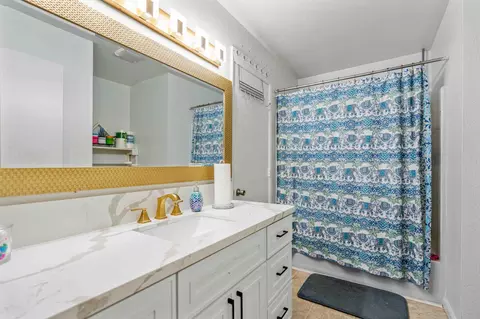 Bath - 4009 Dale Rd #E, Modesto, CA 95356 photo 2 of 2