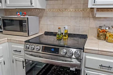 Kitchen - 4009 Dale Rd #E, Modesto, CA 95356 photo 2 of 2