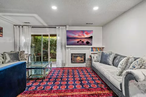 Living - 4009 Dale Rd #E, Modesto, CA 95356 photo 1 of 2