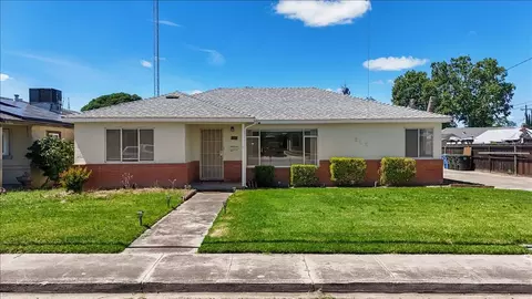 515 Locust Ave, Manteca, CA 95337 photo 2
