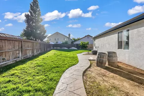 Exterior - 1543 Garold Ln, Manteca, CA 95337 photo 4 of 5