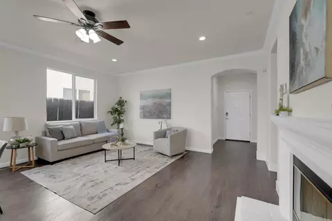 Living - 1543 Garold Ln, Manteca, CA 95337 photo 2 of 3
