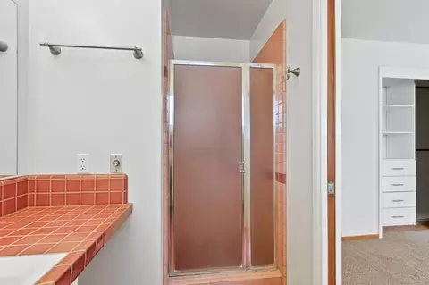Bath - 1225 Cedar Pl, Davis, CA 95616 photo 2 of 4