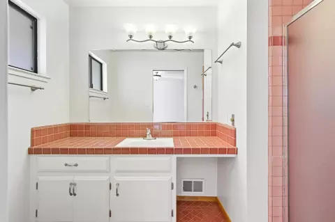 Bath - 1225 Cedar Pl, Davis, CA 95616 photo 1 of 4