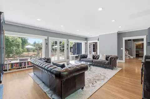 Living - 604 Magnolia Ave, Modesto, CA 95354 photo 2 of 2