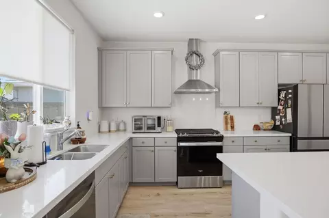 Kitchen - 7638 Path Dr, Hughson, CA 95326 photo 3 of 4